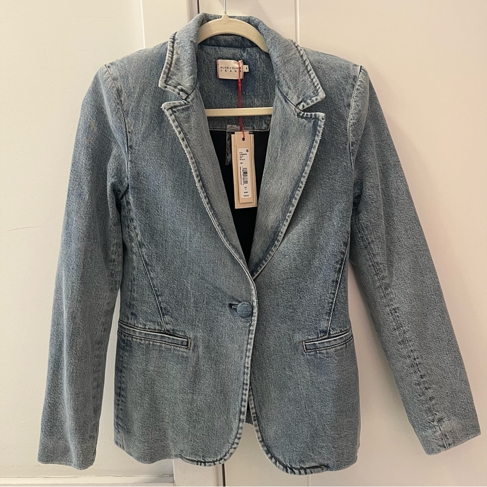 Alice + Olivia Macy Denim Fitted Blazer- Size 6; New with Tags